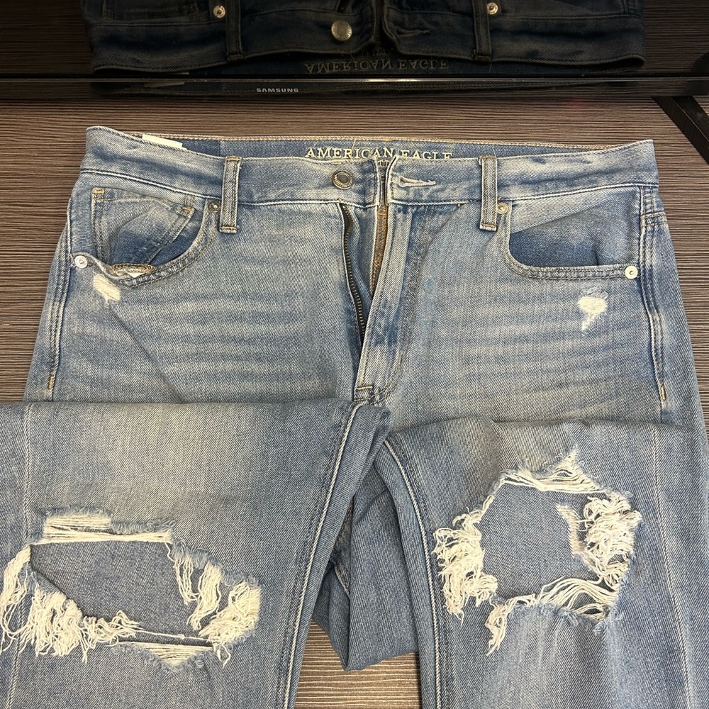 American Eagle Outfitters women’s Ripped Light Blue Jeans